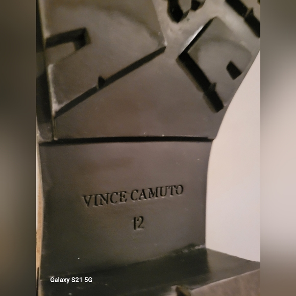 Vince Camuto  booties 12M - Picture 6 of 8